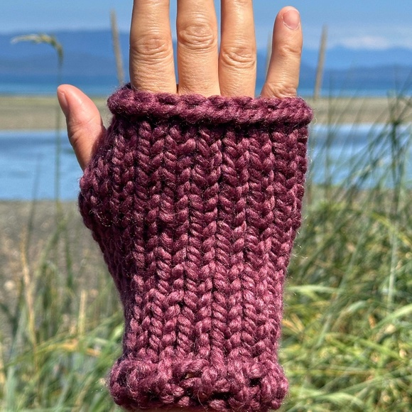 NWT Hand Knit Chunky Wool Fingerless Gloves ~ Unisex - Picture 1 of 7